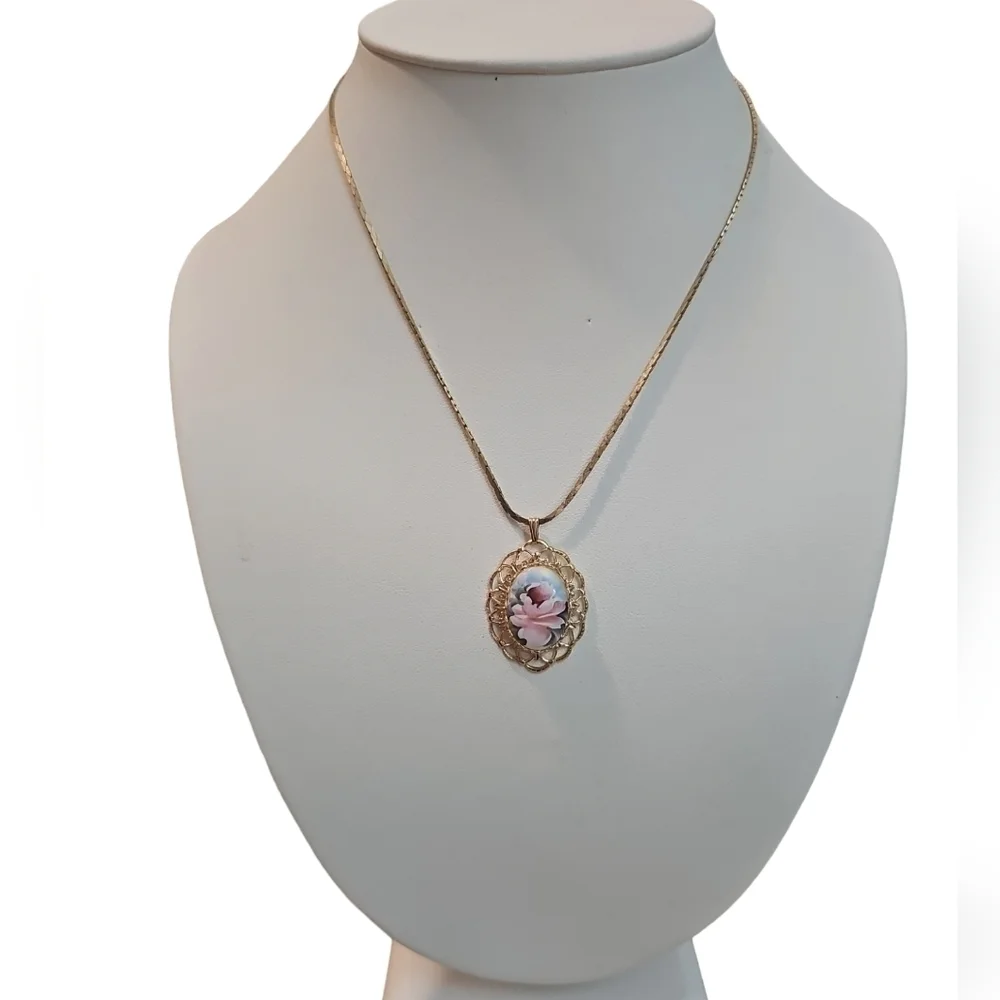 Vintage gorgeous necklace